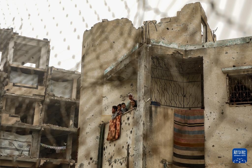 加沙地带：废墟中的足球赛(图1)