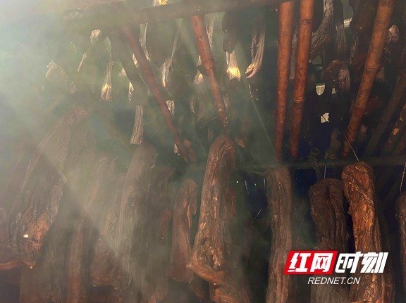 腊味飘香处便是湘西年(图1)