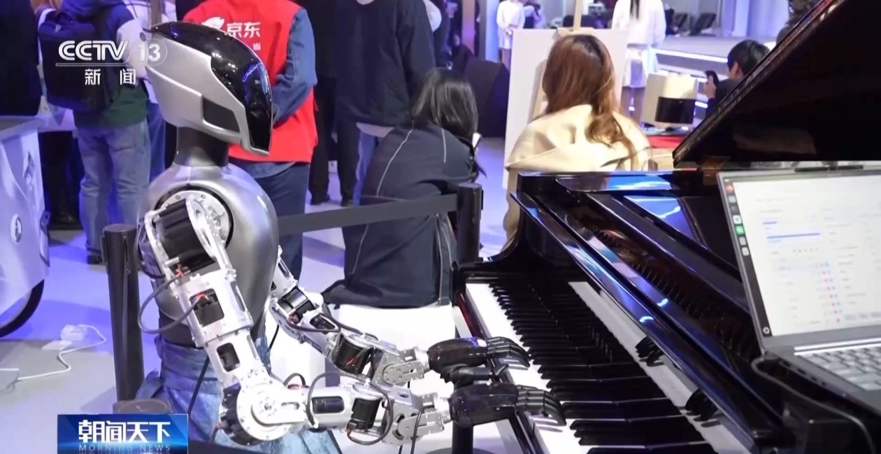 组团出道大批智能机器人亮相中国家电及消费电子博览会(图3)