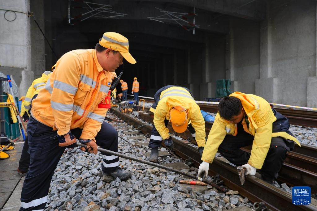 江苏南京：京沪铁路集中修施工有序推进(图2)
