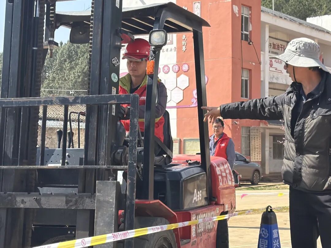 巧家:叉车技能培训拓宽群众就业路(图1)