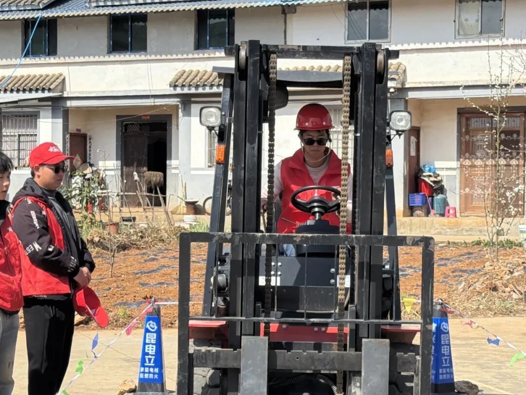 巧家:叉车技能培训拓宽群众就业路(图2)