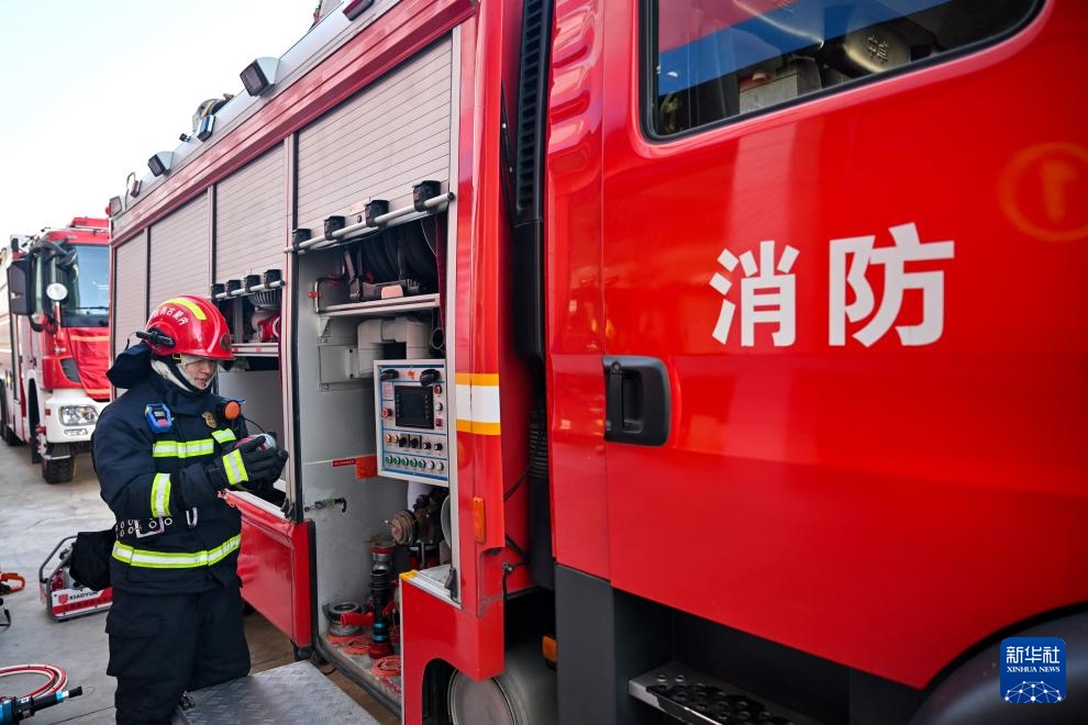 草原上的“火焰蓝”(图4)