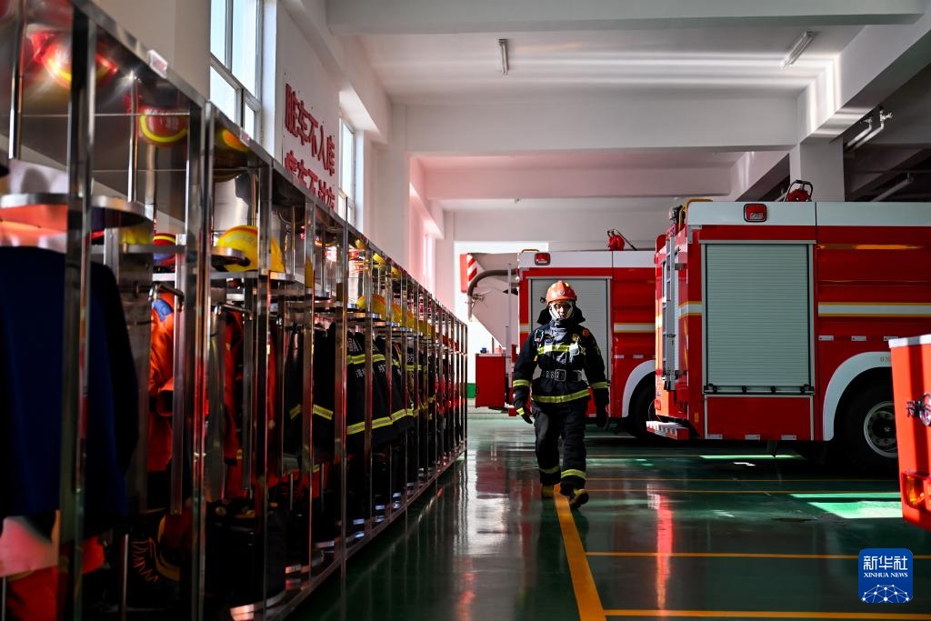 草原上的“火焰蓝”(图5)