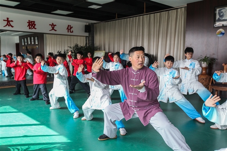 WilliamHill拳连山海共舞太极——写在首个“国际太极拳日”之际(图1)