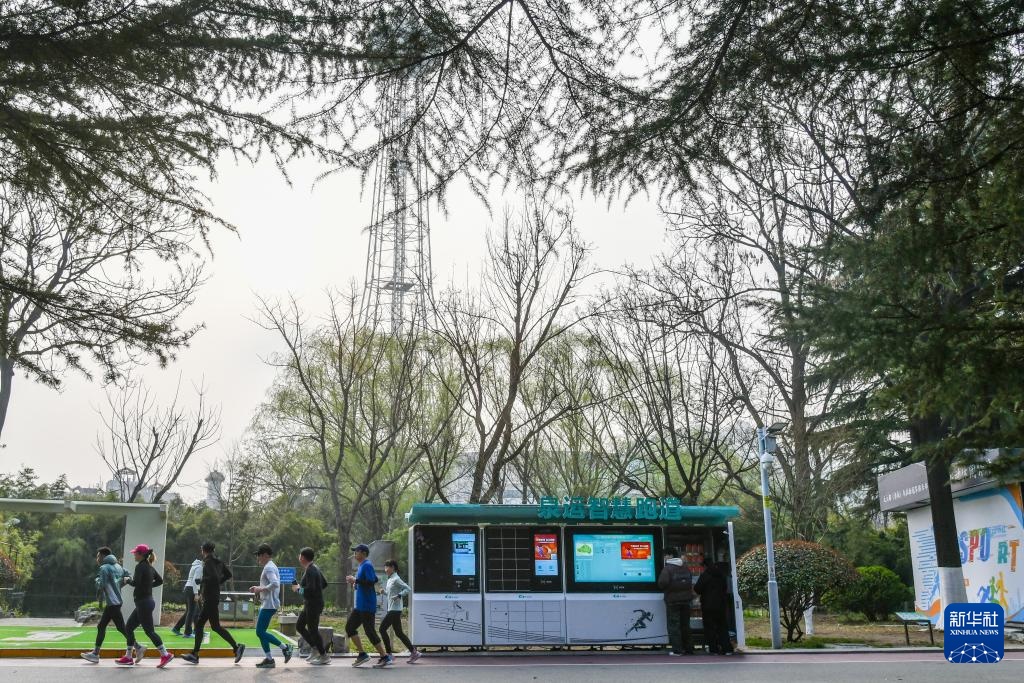 YY易游体育：山东济南：“15分钟健身圈”绘就健康生活新图景(图2)