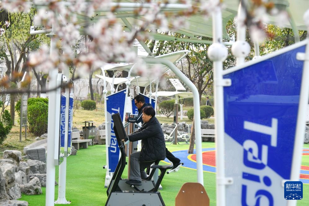 YY易游体育：山东济南：“15分钟健身圈”绘就健康生活新图景(图3)