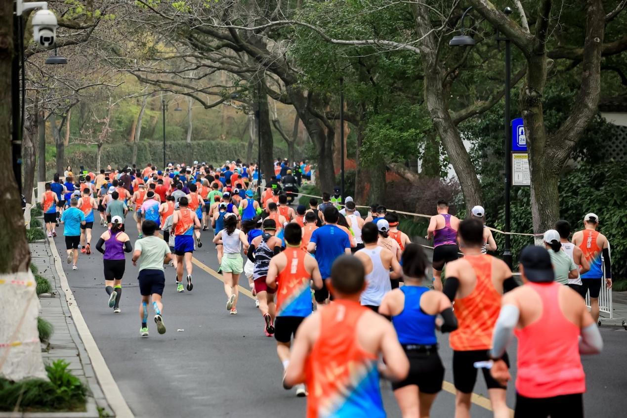 双破赛会纪录！2026西湖半程马拉松圆满收官(图4)