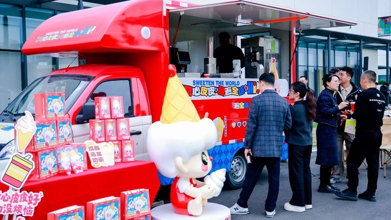 甜心皮皮亮相领润生态战略峰会具身智能探索茶饮赛道新可能(图2)