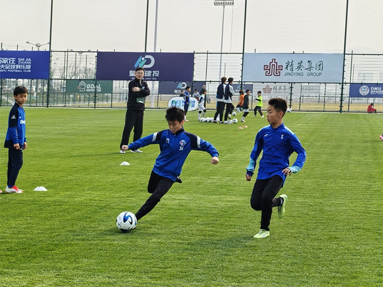 筑梦绿茵海选未来！孙继海足球青训选拔走进赞皇(图1)