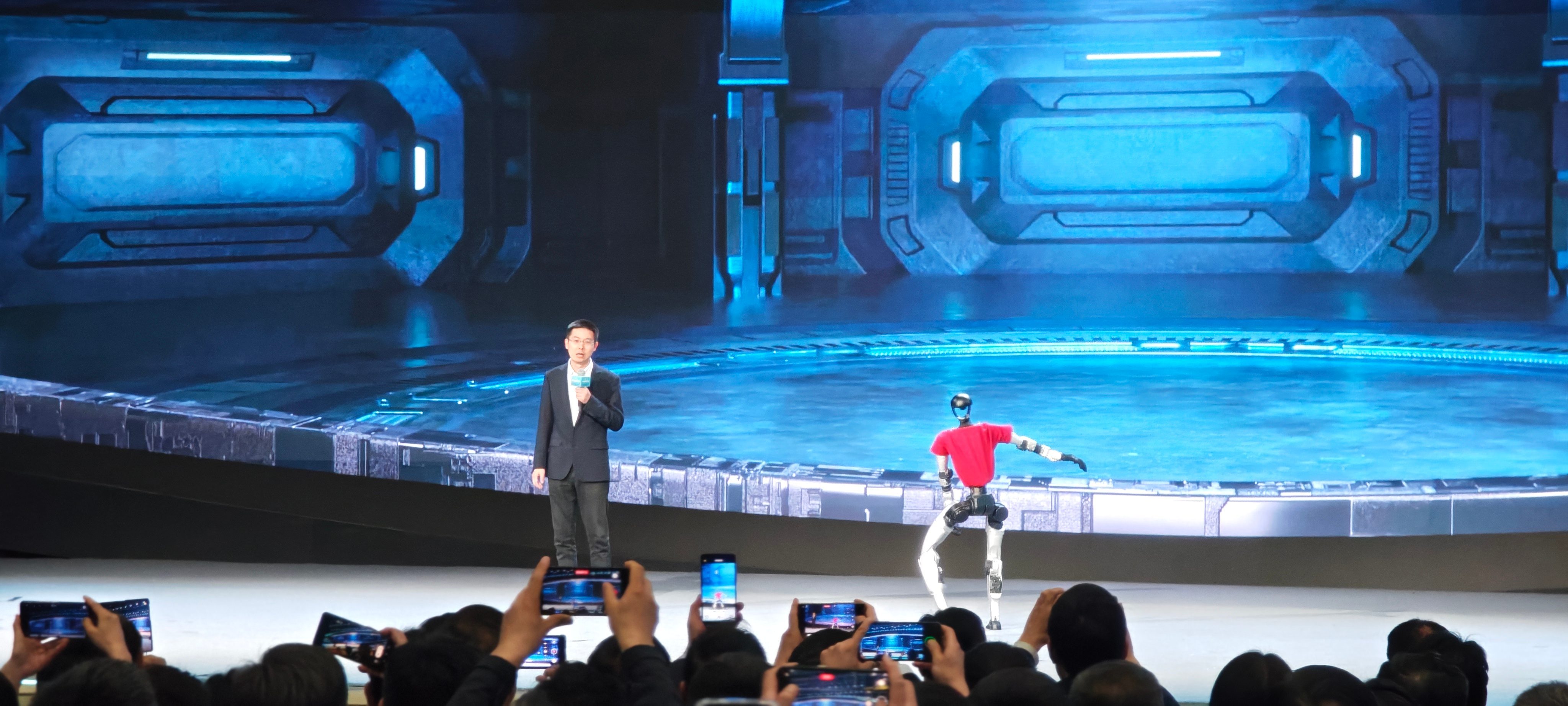 未来已来宇树科技王兴兴展望机器人“刷屏”背后的“GPT时刻”