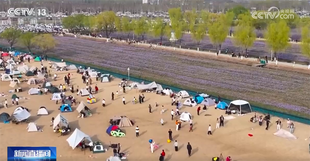 九游官网入口：各类创新玩法“解锁”户外“新体验+新风潮” 带动户外用品焕新迭代加速热销(图2)