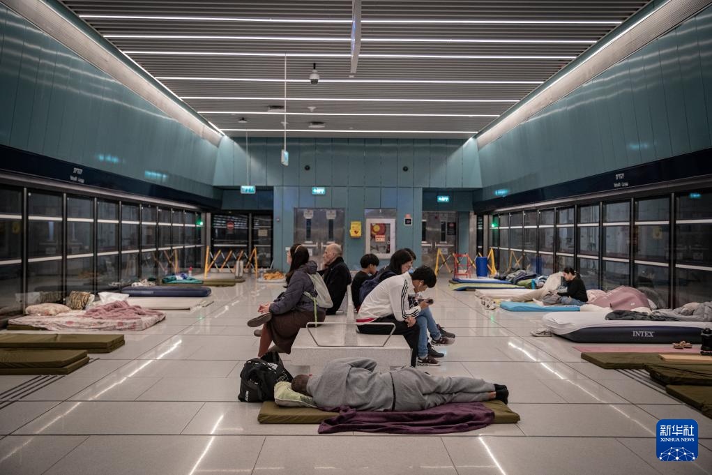 美以伊战事30天——战争阴影下两座城市的日常(图14)