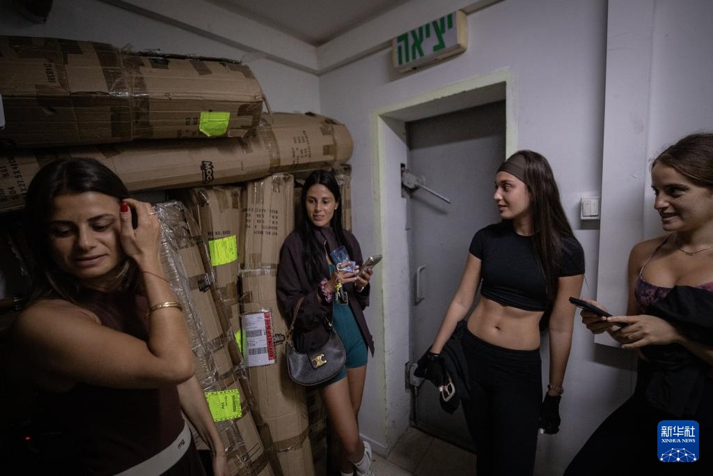 美以伊战事30天——战争阴影下两座城市的日常(图16)