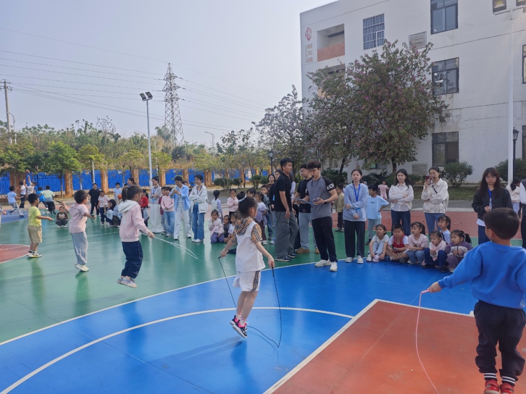 “智”启课堂看广西这所小学如何解锁教育数字化新路径(图3)