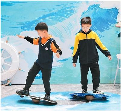 网友热议多地中小学开启春假模式——春光里乐享春假(图2)