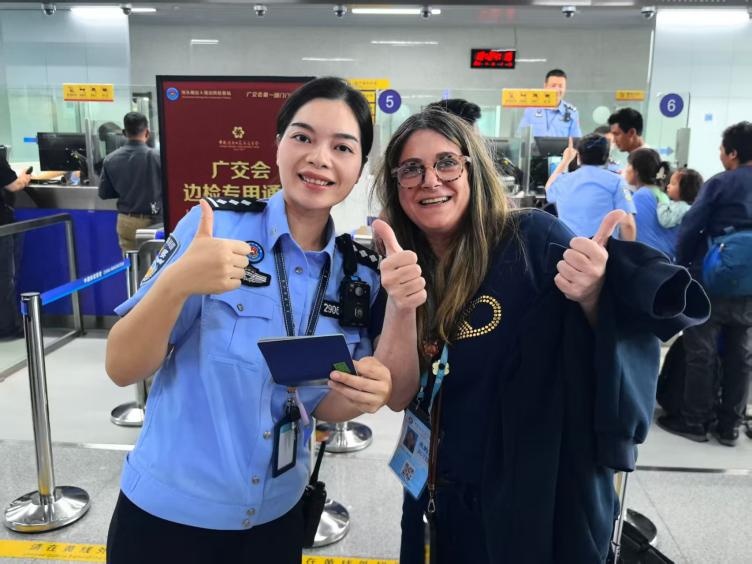 Kaiyun中国：“黄金水道”直通广交会洲头嘴边检站通关再提速(图1)