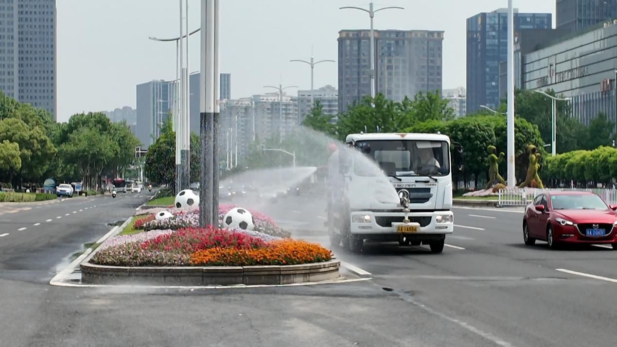 南京城管多维发力精细服务护航2026“苏超”赛事(图3)