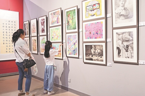 第六届全国及海外青少年美术书法摄影作品展内蒙古举办丹青牵线连四海中华文化扎根华裔少年心(图1)