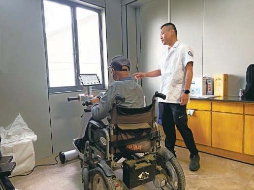 浙江海盐县推动“互联网+”康复服务试点在家就能享受专业康复服务(图1)