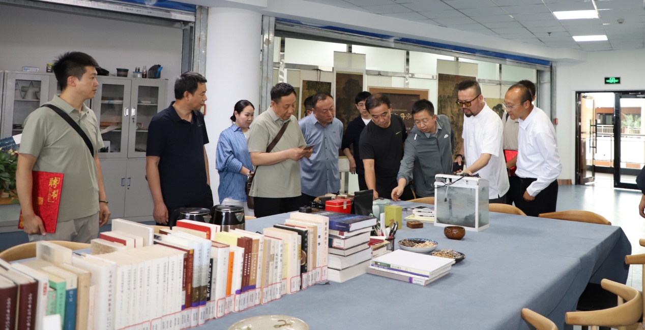 山西探索“展览+教学”校社美育新模式以人文底蕴滋养工匠精神(图1)