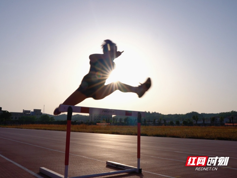 杨嘉乐：15岁“追风少女”从湘北小城到世界领奖台(图2)
