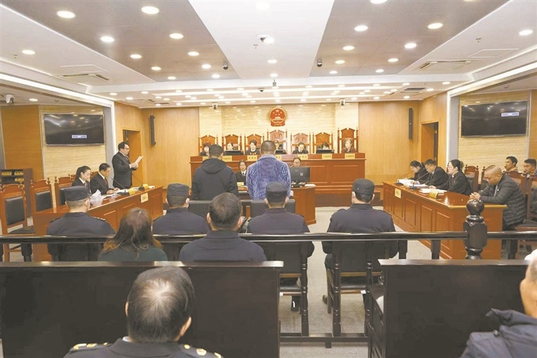 一部手机牵出21人非法捕捞团伙常州武进:察微析疑深挖线索将收购渔获物的漏犯追捕到案(图1)