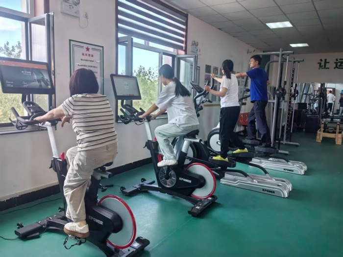 内蒙古二连浩特市:免费“百姓健身房”建成投用(图2)