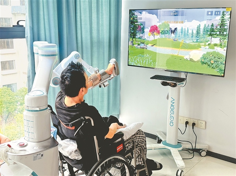 辅助康复训练、健康监测预警、情感陪伴疏导……机器人“护工”到底靠不靠谱(图2)