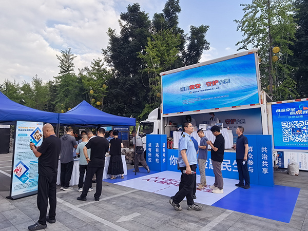 山西：快检车开进大集守护市民“舌尖安全”(图1)