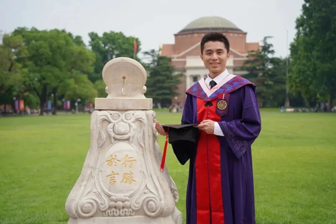 奔赴祖国需要的地方！来看毕业照背后的青春选择(图1)