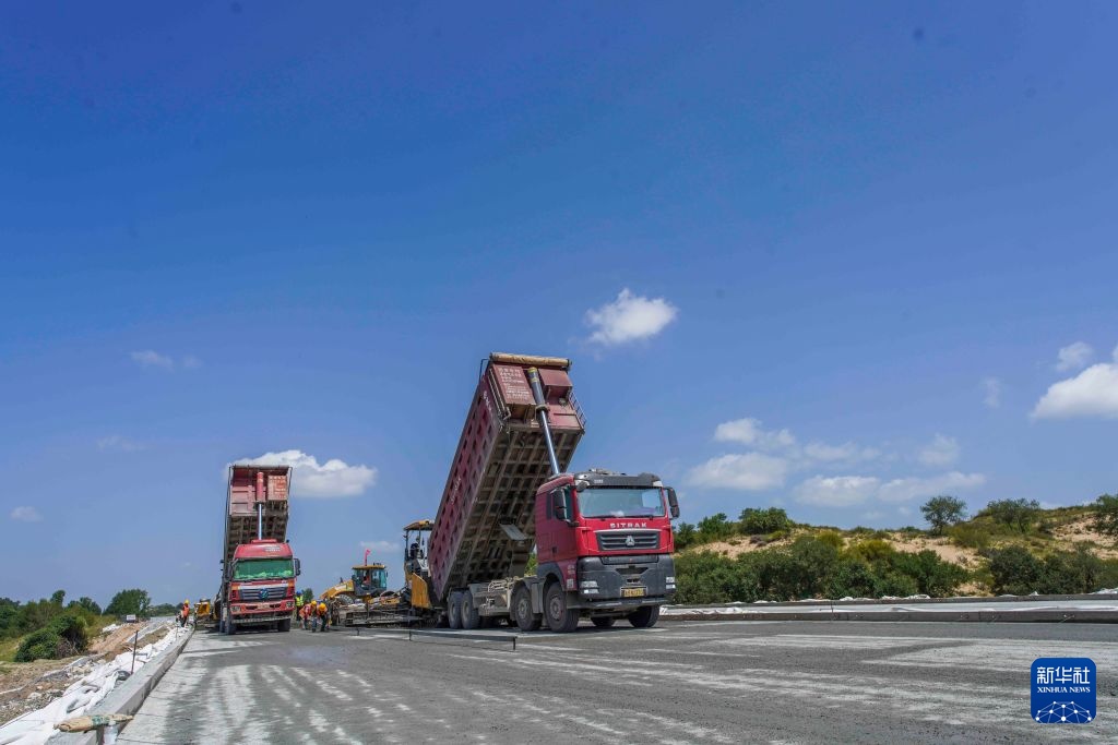 承克高速公路施工忙(图3)