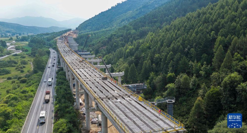 承克高速公路施工忙(图4)
