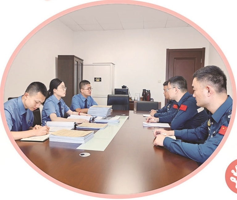 一艘故意遮挡船号的“三无”渔船在我国专属经济区海域疯狂逃窜还往海里抛下装满赃物的泡沫箱。这起海警巡航中意外查获的案件牵出了一个分工严密的19人犯罪团伙——谁在非法采捕“深海灵物”红珊瑚(图2)