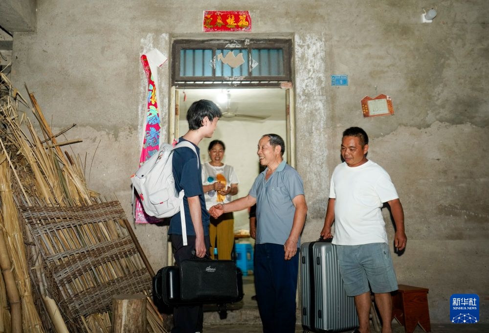 黑暗中吹响追梦之音(图2)