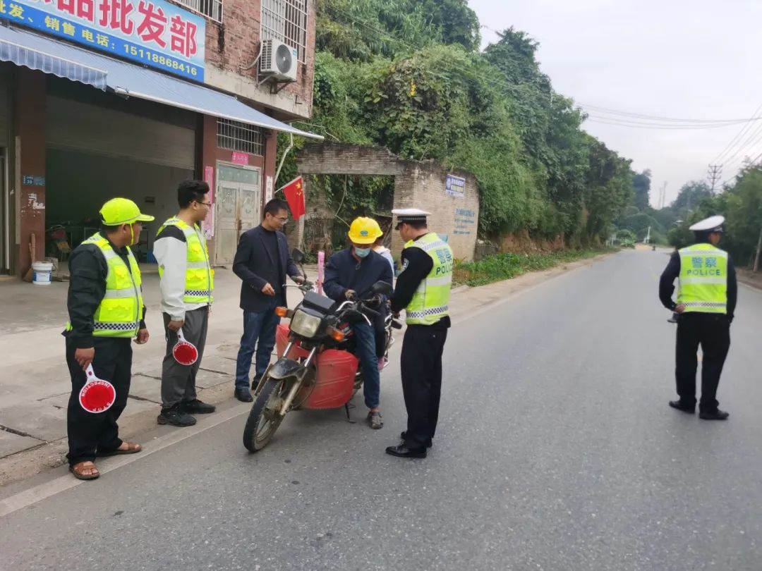 織牢農村道路交通安全網河口在行動