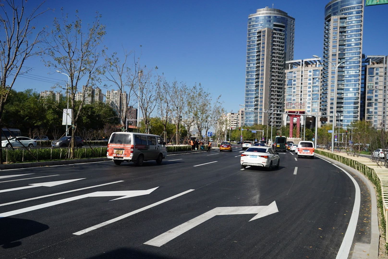 望京超大异形路口完成改造过街距离缩短三成