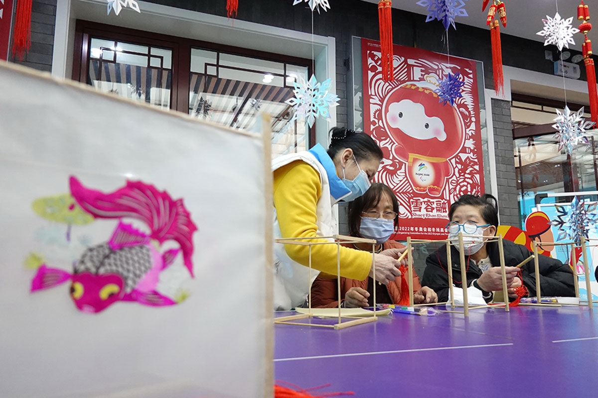 北京什刹海街道开展元宵节传统民俗体验活动