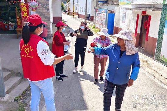 鄂州华容区芦洲村巾帼红志愿服务队，展现满满的“她”力量