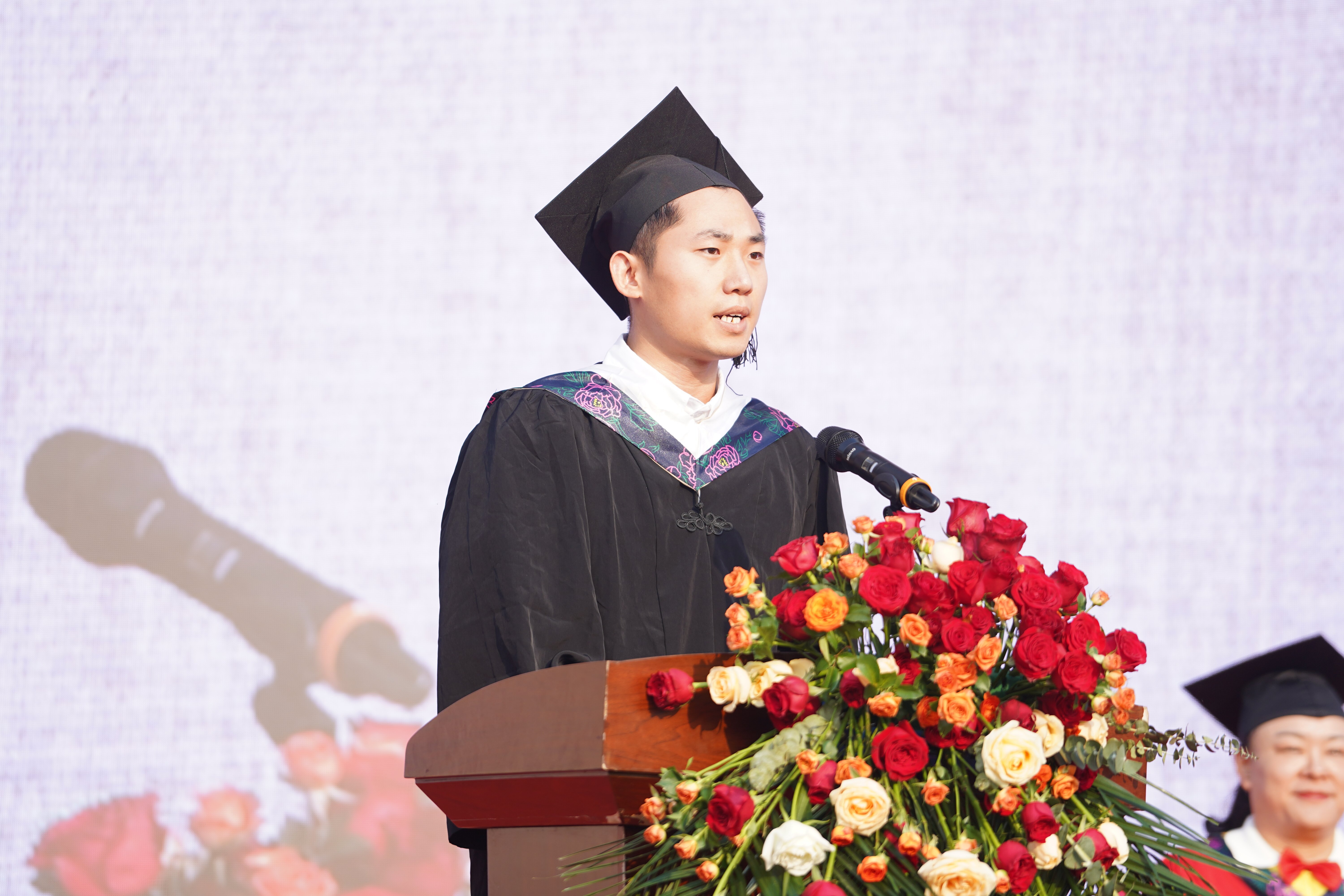 河南开封科技传媒学院2024届学生毕业典礼暨学位授予仪式举行