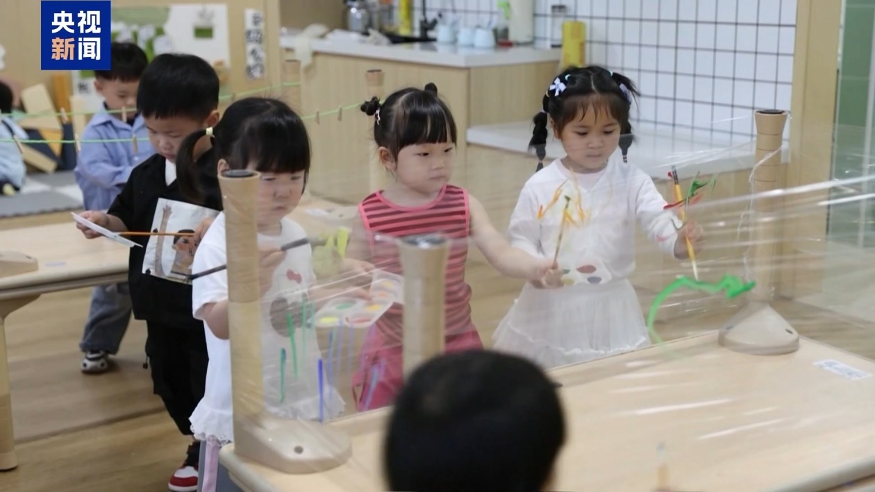 免费学前教育来了！分步推进减轻育儿负担