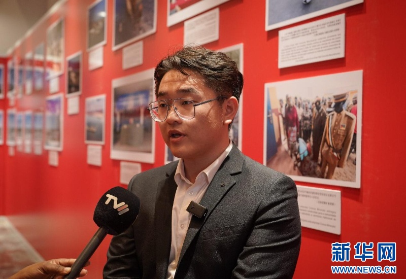 中国企业承办中莫建交50周年图片展